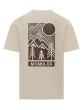 Moncler Grenoble T-Shirt con Taschino Logo Sabbia - Fall/Winter 2025 - On Sale - Uomo | Lidia Shopping